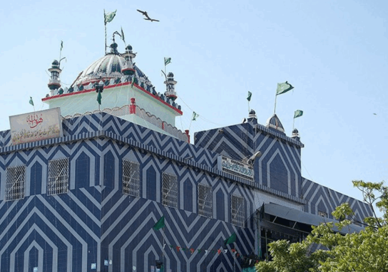 View of Abdullah Shah Ghazi Darbar in Clifton, Karachi