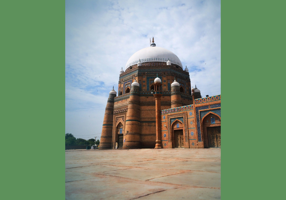 The tomb of shah rukn-e-alam