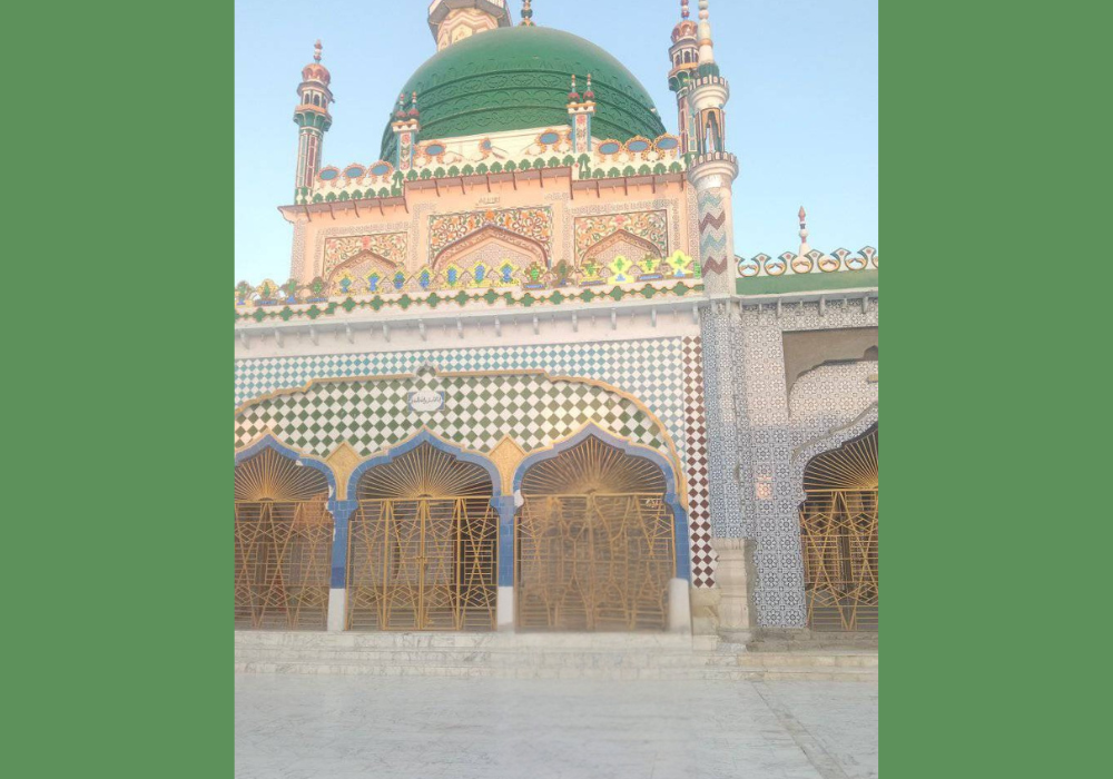 Green-colored dome of dargah alia mashori sharif, similar to madina’s roza