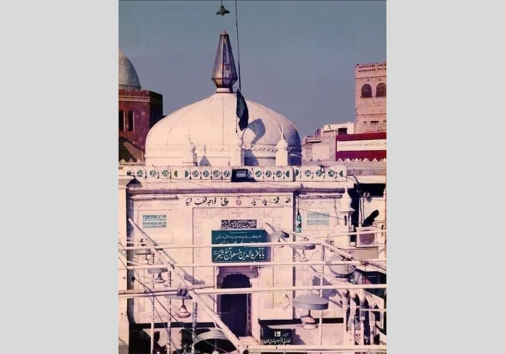 Old photo of baba fariduddin ganjshakar darbar pakpattan Historic image of baba fariduddin ganjshakar shrine in pakpattan sharif